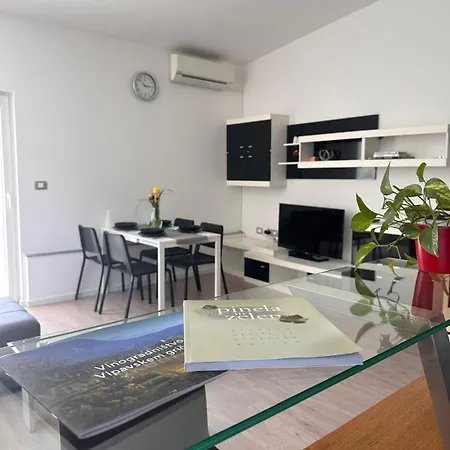 アパート Stucin ヴィパーヴァ